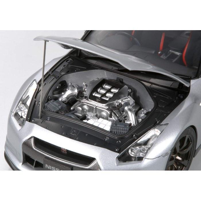 Tamiya 1/24 Sports Car Series No. 300 Nissan GT-R Plastic Model 24300 Pre-colored One Size