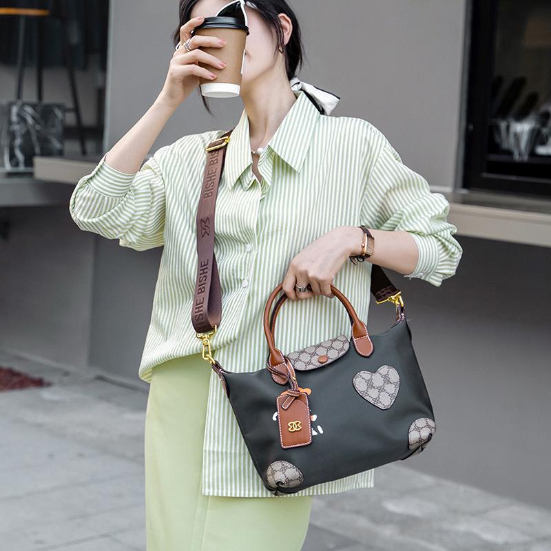 Tote Bag Water Pine Dumpling Bag Light Luxury Design Handbag Casual Bag Men's and Women's Bag Light Mommy Bag