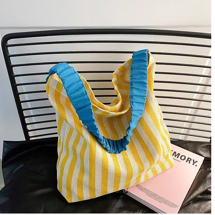Japanese knitted lazy wind underarm bucket bag, contrasting striped shoulder tote bag, women's literary tote bag