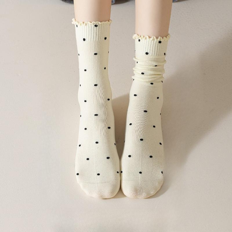 Female Spring and Autumn Wave Point Wooden Ear Edge Comfortable Month Son in The Tube Pile Socks