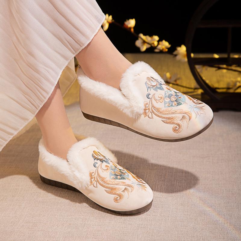 Women's Winter Moccasin Slippers Slip On Embroidered Loafers With Faux Fur Lined Comfort Indoor Outdoor House Shoes Warm Walking Flats Shoes for Women