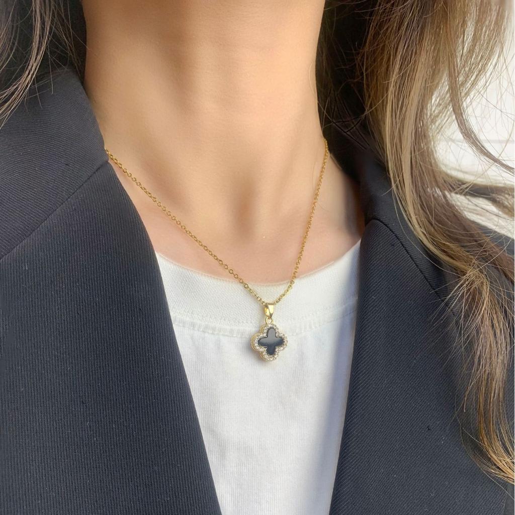 Black and White Double-sided Four-leaf Clover Necklace for Summer, Fashionable Accessory, High-end Necklace