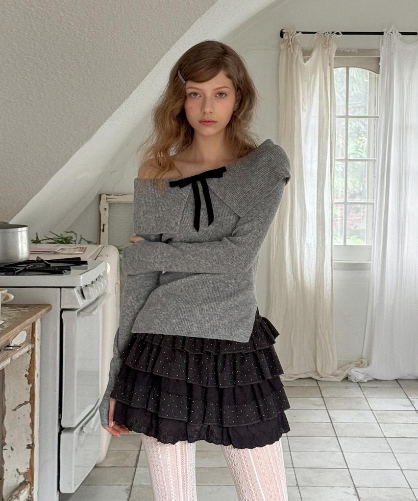 Teuwi Willen Ribbon Brooch Off-Shoulder Knit