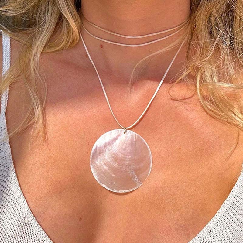 Minimalist White Shell Round Pendant Necklace For Women Fashion Multi-layered Rope Chain Necklace Summer Beach Vacation Jewelry