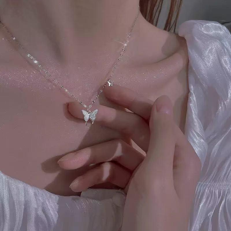 Diamond Butterfly Necklace - Elegant Women's Animal Design Clavicle Chain, Perfect Valentine's Day Gift Pendant