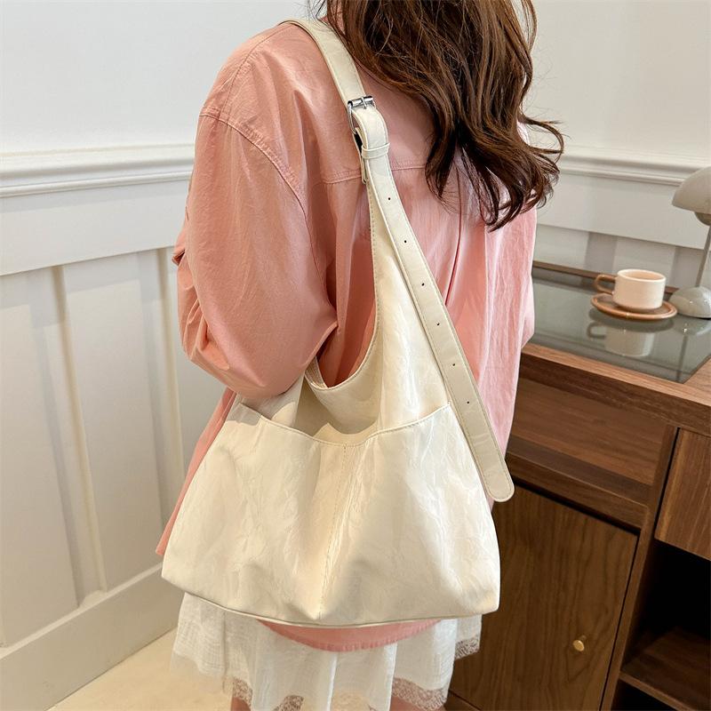 Taschen für Damen Tragetaschen Große Kapazität Frühling und Sommer Umhängetasche Neue Schultertasche Modische Klasse Pendeltasche