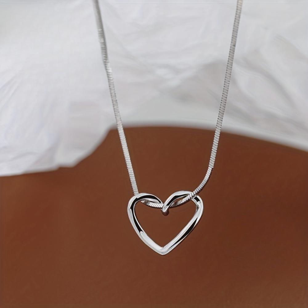 

Серебряное колье с полым сердцем - Универсальная цепочка на ключицу, идеальна для подарков на Рождество, День святого Валентина или годовщину.