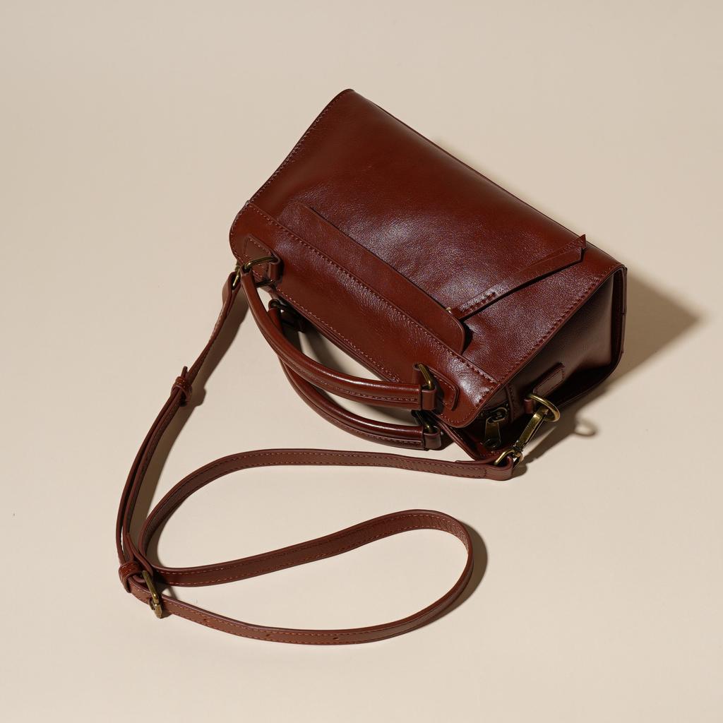 New 2025 Spring and Summer Fashion Casual Versatile Niche High-end Retro Cowhide Simple Shoulder Messenger Handbag