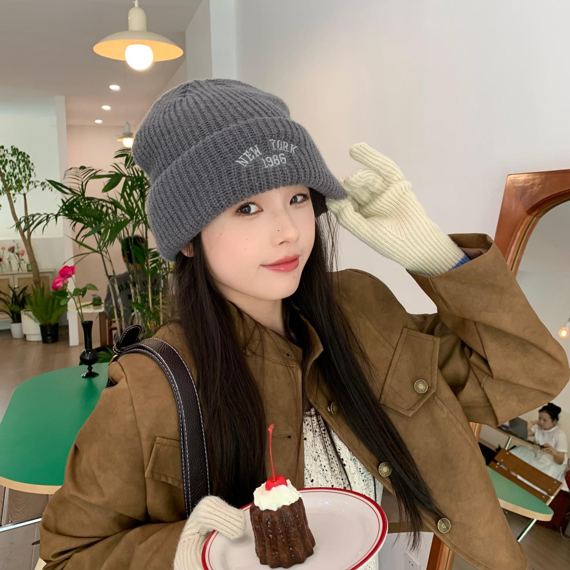 

Fashionable Knitted Hat Autumn and Winter Style Thickened Warm Big Head Circumference Showing Face Small Wool Hat Pullover Ear Protection