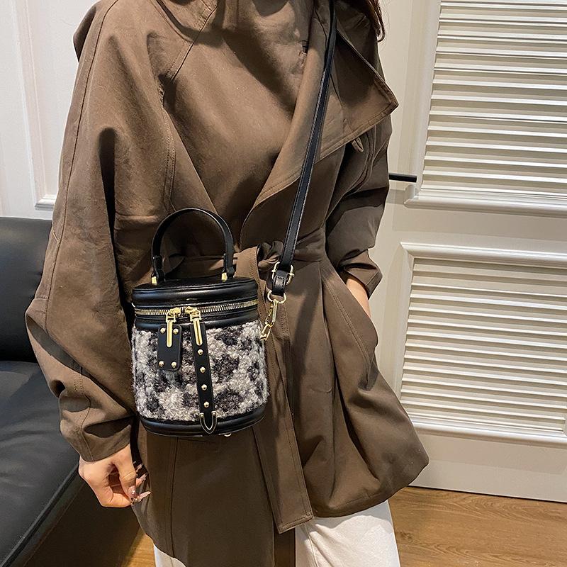 

Премиальная маленькая сумка-ведро с леопардовым принтом женская 2025 новая модная универсальная сумочка на плечо, сумка-мессенджер 14*12*16