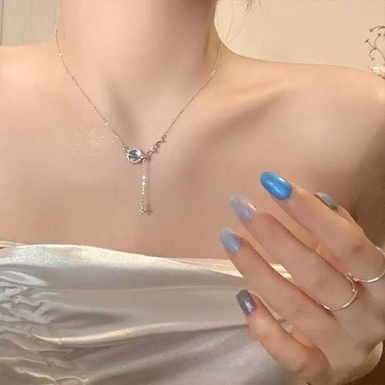 Hot-selling Autumn and Winter Versatile Collarbone Chain Star Necklace Female Niche Design Collarbone Simple and Cold Accessories