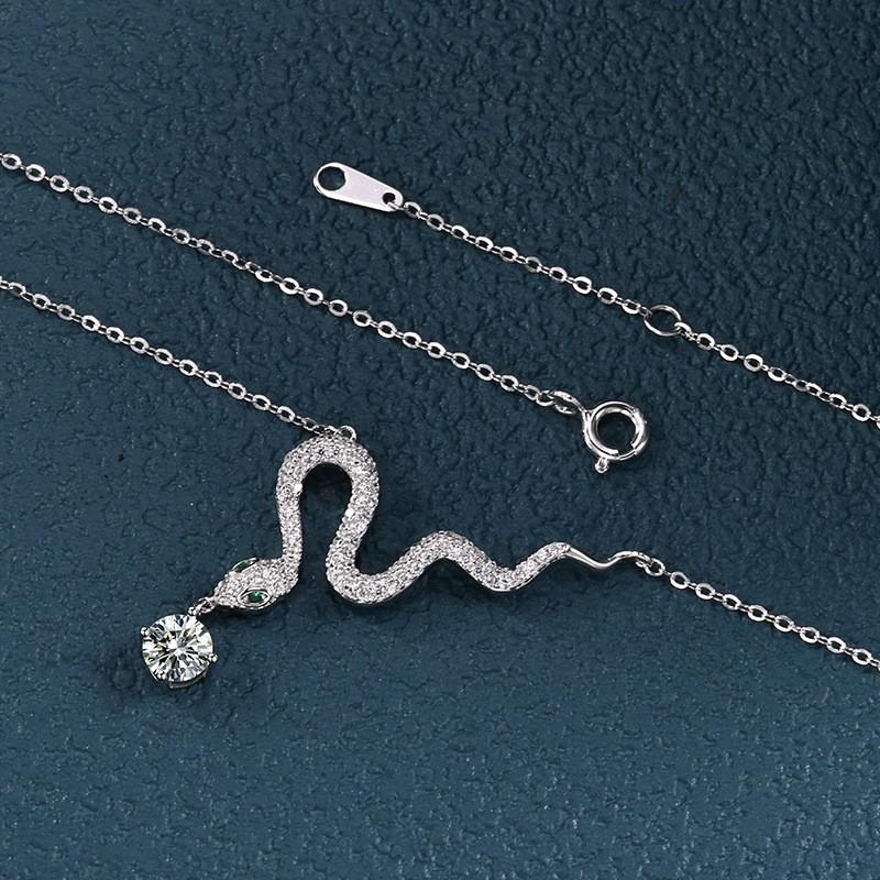 Moissanite Pendant Necklace Snake Jewelry High-end Fall Winter Accessory Women