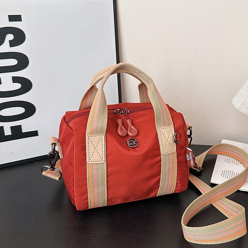 2025 fashion trend personalized shoulder messenger bag casual simple new bag autumn and winter women's small square bag