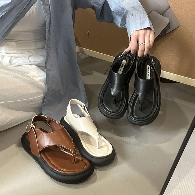 Thick-soled pinch sandals women's 2025 new summer wear pinch-toe beach shoes with skirts fashionable Roman shoes
