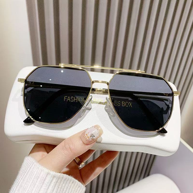 Non-polarized Oversized Vintage Sunglasses Men Women Use Day and Night Shades Eyewear Double Bridge Driving Night Vision Sun Glasses