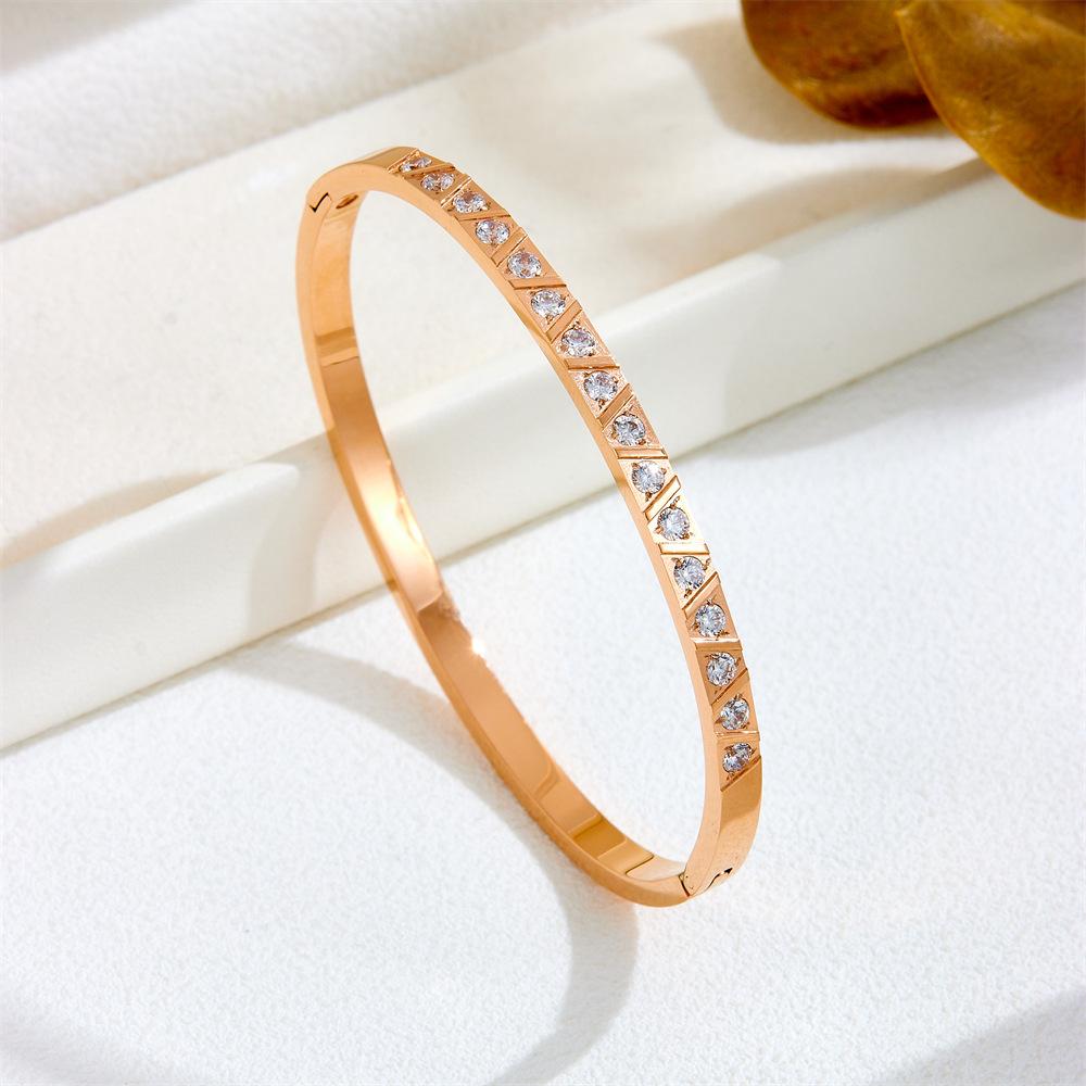 2026 Triangular Diamond-set High-end Bracelet, Niche Design Light Luxury Ins Style Fashion Buckle Bracelet