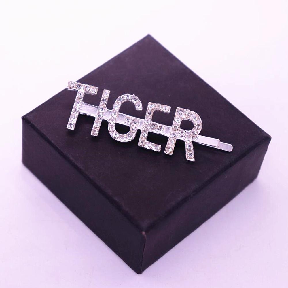 Personalized Customize Fashion Metal Bling White Crystal Long Letters Hairpin Words Tiger Letter Magic Hair Clips белый
