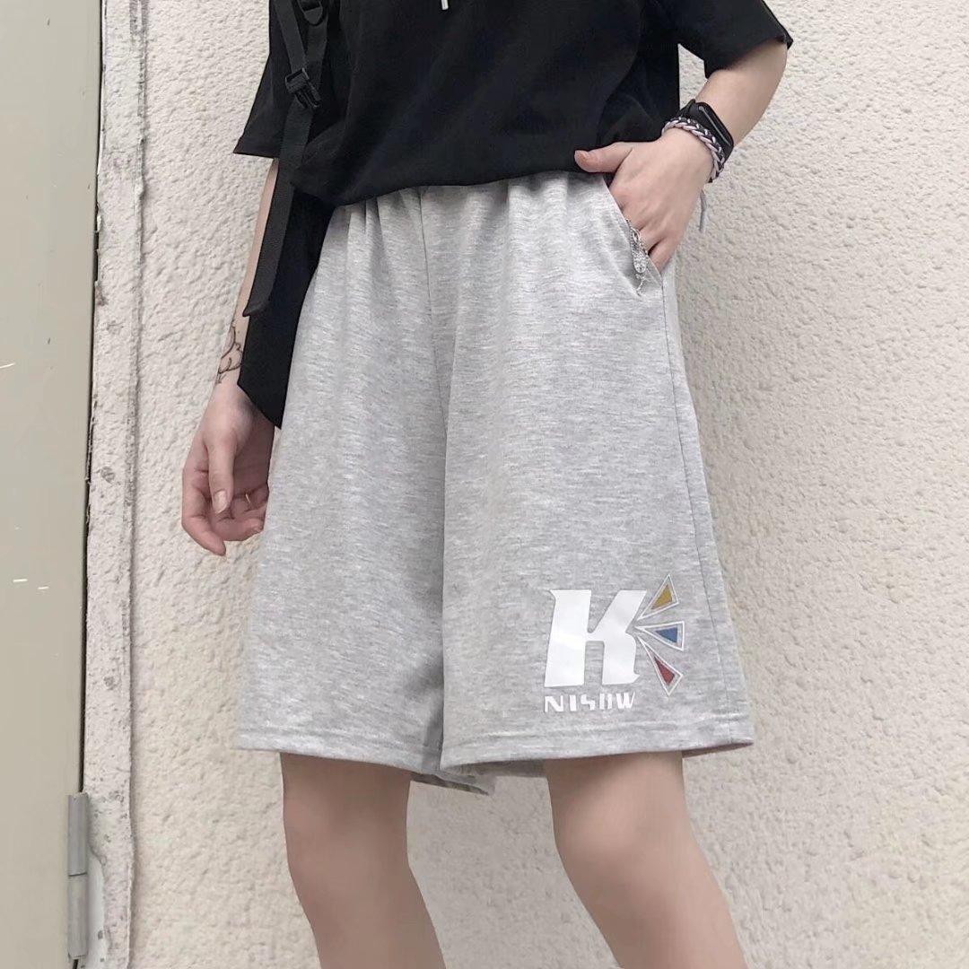 

Спортивные шорты Мужские летние тонкие укороченные брюки А-силуэта Свободная студенческая верхняя одежда Бег Досуг Высокая талия Стиль серого широкого цвета