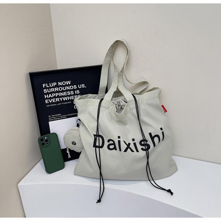 College students commute to class, large-capacity tote bag, women's 2025 new leisure child and mother canvas shoulder handbag