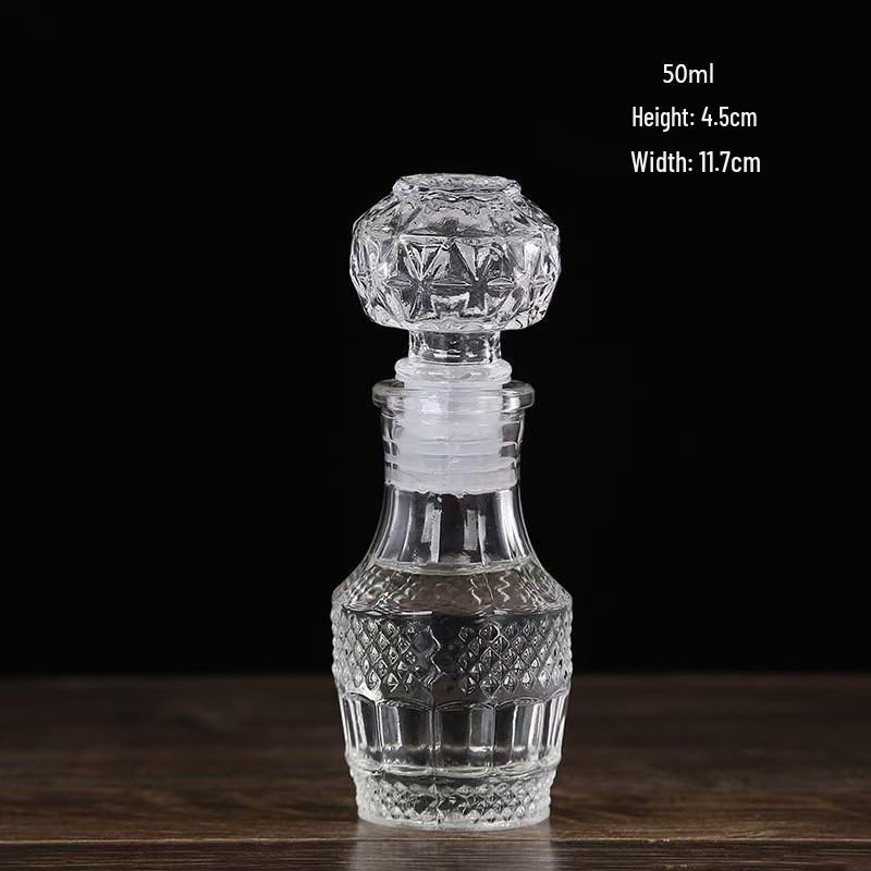 European Style Transparent Glass Carved Small Wine and Liquor Bottle/Vase