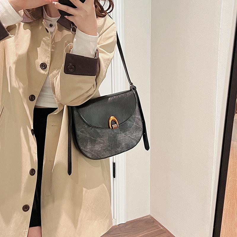 Retro bag women's 2025 new fashion shoulder bag niche design underarm bag women's high-end messenger saddle bag