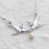 Naszyjnik Ptak z Latającą Perłą - Urocza Jaskółka, Wróbel, Koliber Wisiorek