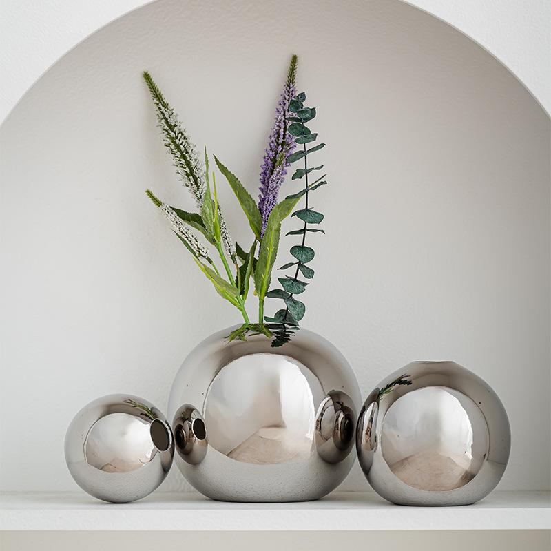 Lusso Leggero, Sensazione di Alta Gamma, Argento Elettrolucidato, Forma Sferica, Vaso in Ceramica, Decorazione Soggiorno, Composizione Floreale, Ornamenti Decorativi