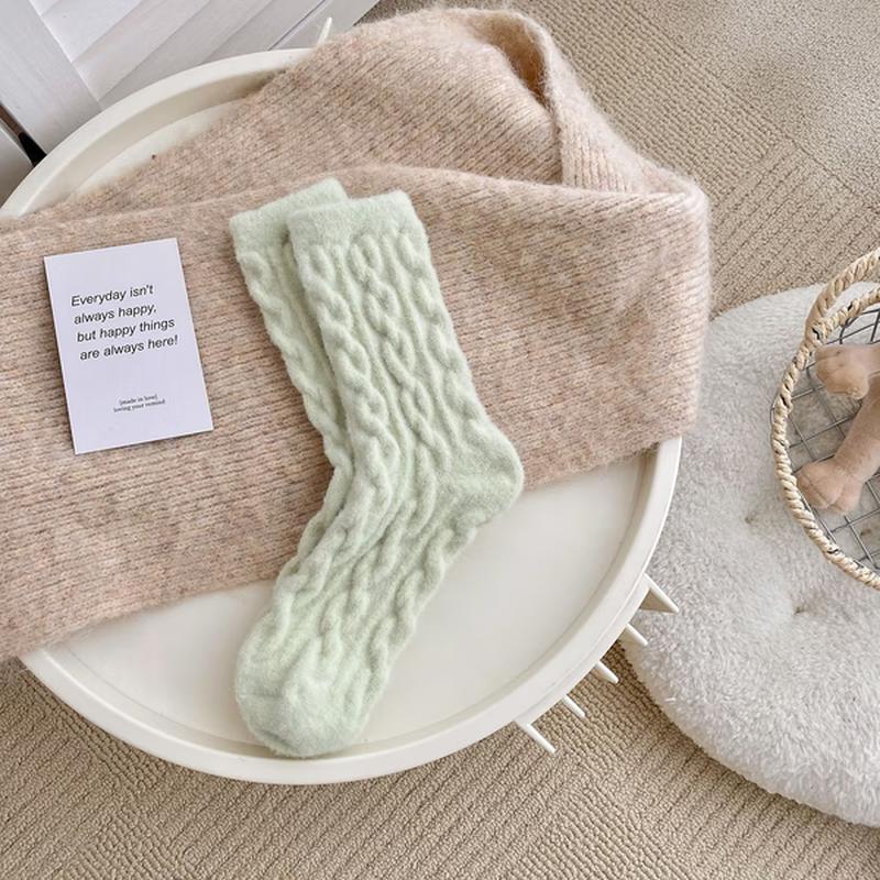 Women s Warm Plush Twist Mid-Calf Home Socks