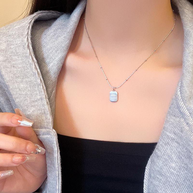 Сладкое серебряное квадратное ожерелье с буквой женское годовое нишевая цепочка на ключицу аксессуары в стиле холодный ветер