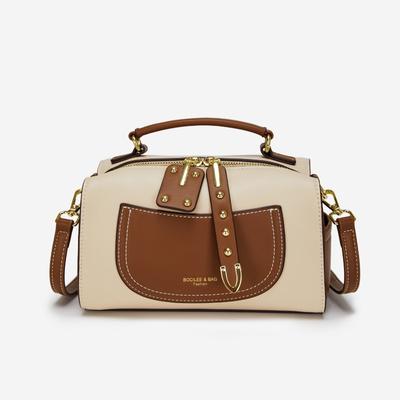 Taschen für Damen im europäischen und amerikanischen Stil kommen, und die kleine quadratische ist super retro.