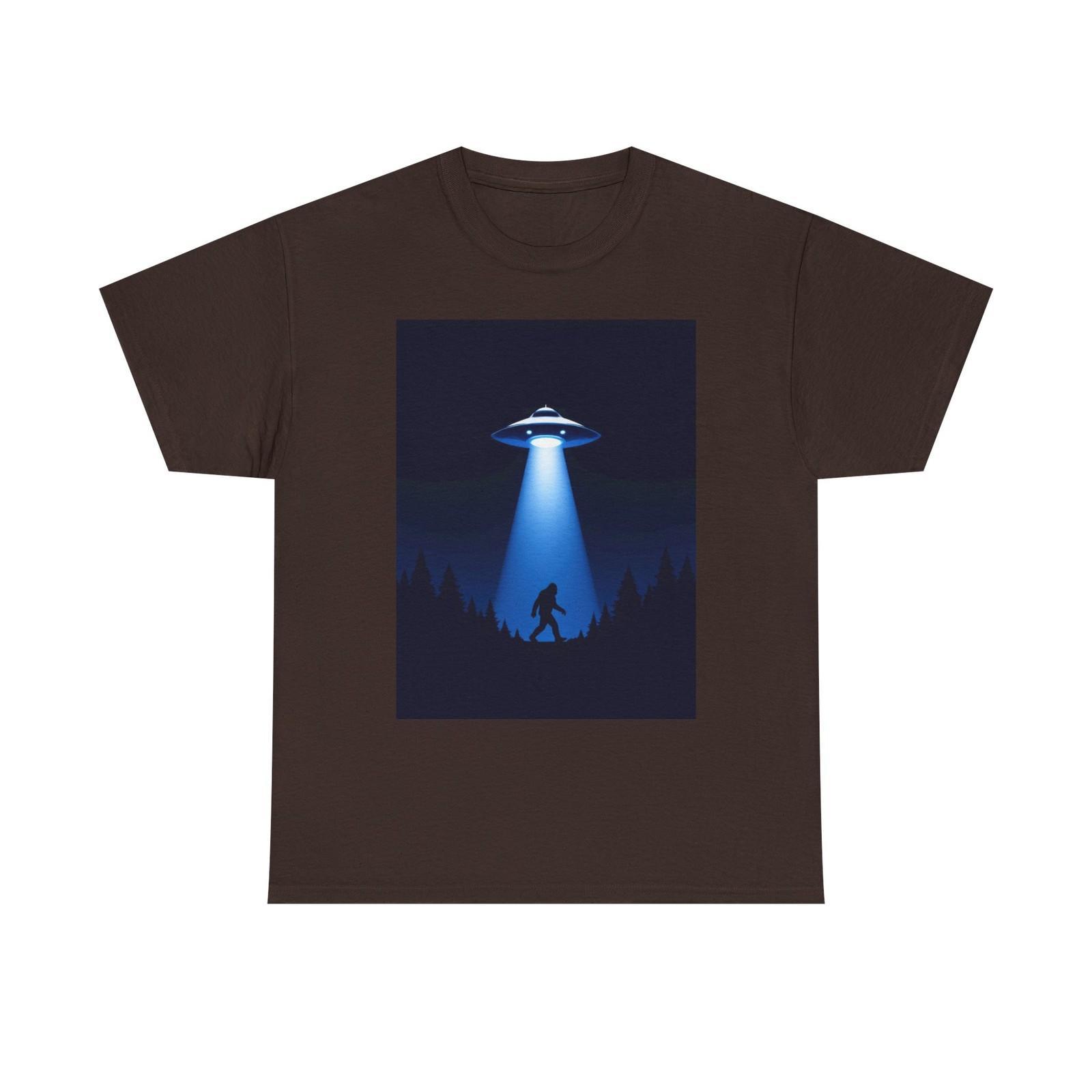 Bigfoot Aliens UFO Abduction T-Shirt UFO Mashup Sasquatch Meets ET s Weird Alien S