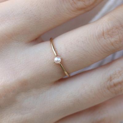 Elegante anello da dito intarsiato con perle finte, regalo per feste e banchetti da donna