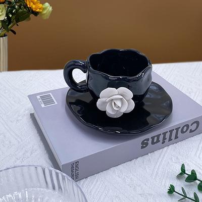 Xícara de Café Camélia Estilo Francês Criativo Com Pires Caneca de Cerâmica Preta Flor Irregular Artesanal Xícara Coreana 3d Rosa Branca