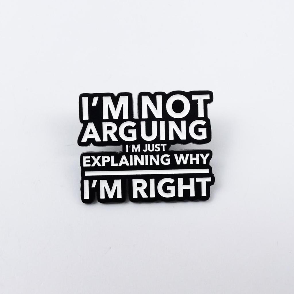 Broche Simples com Citação em Inglês: Emblema Versátil de Liga para Mochilas e Roupas