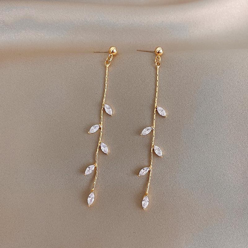 Vintage Gold Color Metal Asymmetrical Long Ball Dangle Earrings For Women Fashion Punk Stud Earring Jewelry Gifts Wholesale