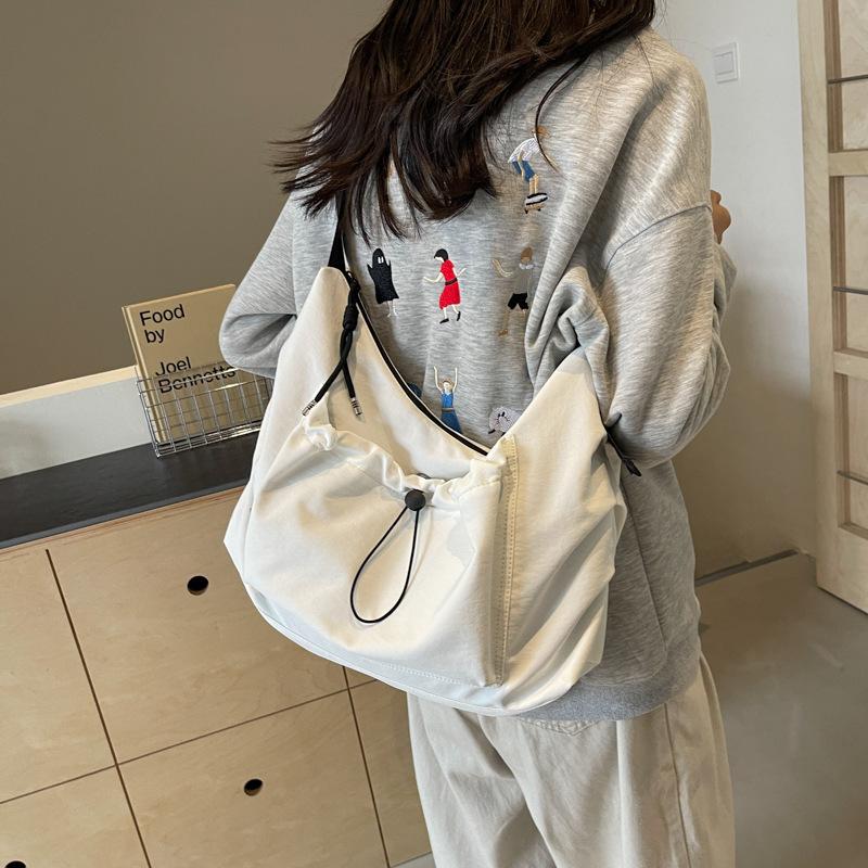 Large capacity pleated bag light and casual shoulder versatile messenger bag class commuter tote bag women