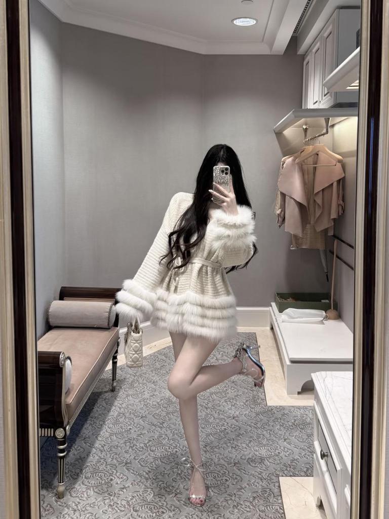 Lazy & Charming Women's V-neck Knitted Cardigan with Fox Fur - 2025 Autumn/Winter Collection