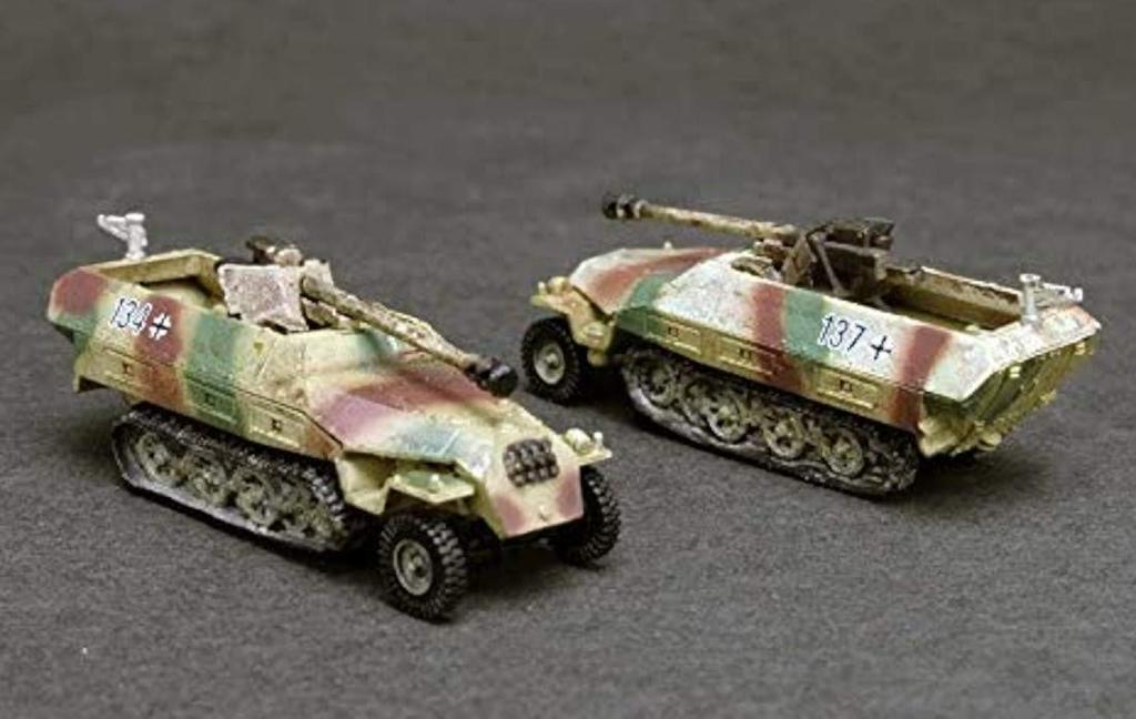 Platz 1/144 WWII German Sd.Kfz.251/22 (Set of 2) Plastic Model Kit PH723