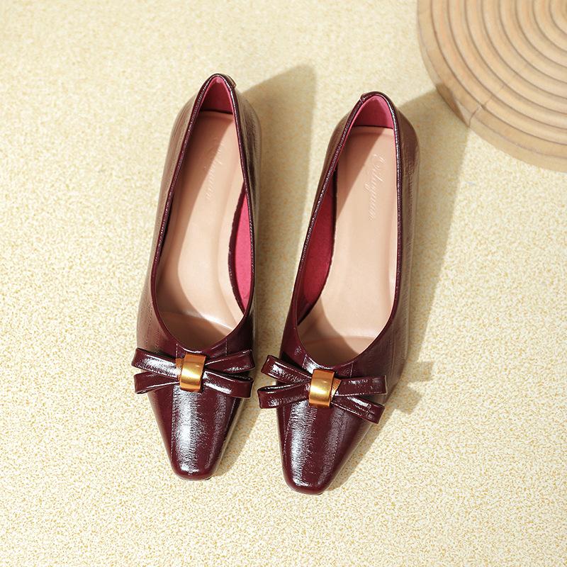 

Французские туфли-лодочки с низким каблуком для женщин, новая коллекция весна-осень 2025, женские туфли с бантом, квадратным носком, V-образным вырезом, толстым каблуком, не утомляют. 40 бордовый