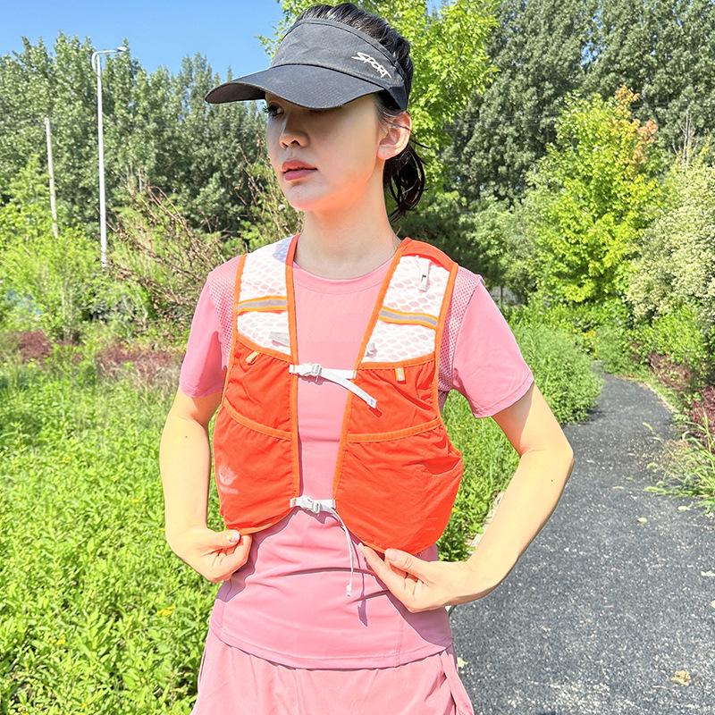 Outdoor Sports Hydration Vest Backpack with Water Bladder for Cycling and Marathon