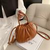Fashion texture niche design shoulder messenger bag pleated portable small bag women's 2025 new drawstring bucket bag