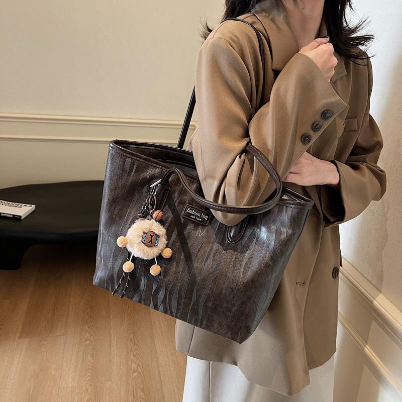 Premium Sense Large-capacity Bag Women's 2025 New Trendy Commuter Tote Bag Popular Versatile Simple Shoulder Bag