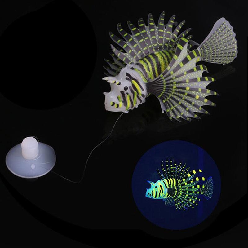 Akvárium umělé světelné perutýny silikonové ryby svítí v ornamentu tmavé vody