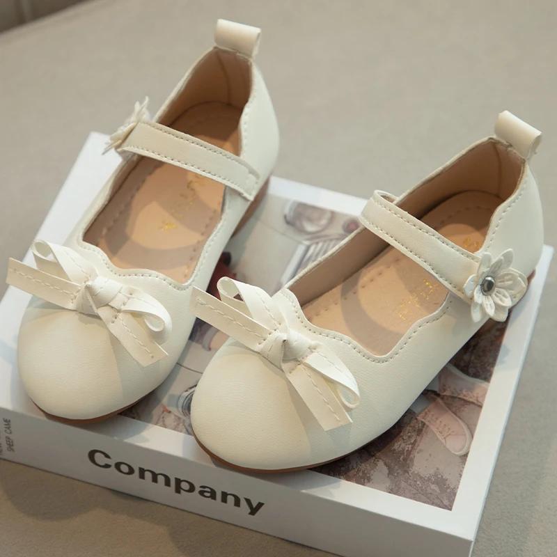 

2024 Детские кожаные туфли для девочки Осень Новая мода Корейский стиль Мягкая подошва Дышащие Повседневные Элегантные С бантом Универсальная обувь 26 белый