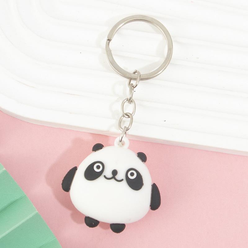 

Брелок-подвеска в виде панды из бамбука - милый сувенир из зоопарка Сычуань в Чэнду /