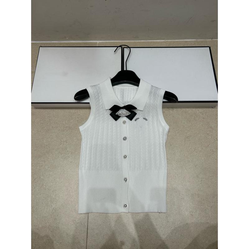 Elegant Slim Knit Vest with Large Floral Bow Accent