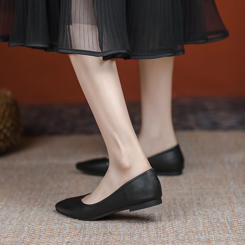 

Women Flat Shoes New Pointed Soft Sole Soft Leather Shallow Mouth Flat Bottom Lightweight Women s Shoes Work Flats 34 чорний