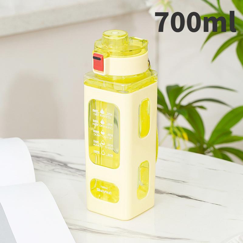 

High appearance scale straw plastic water cup portable lifting rope one click elastic square cup outdoor sports fitness large ca 601-700ml жёлтый