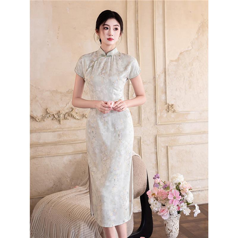 Jacquard Patterned Slim Qipao: Elegant Chinese-Style Long Dress for Formal and Daily Wear.
