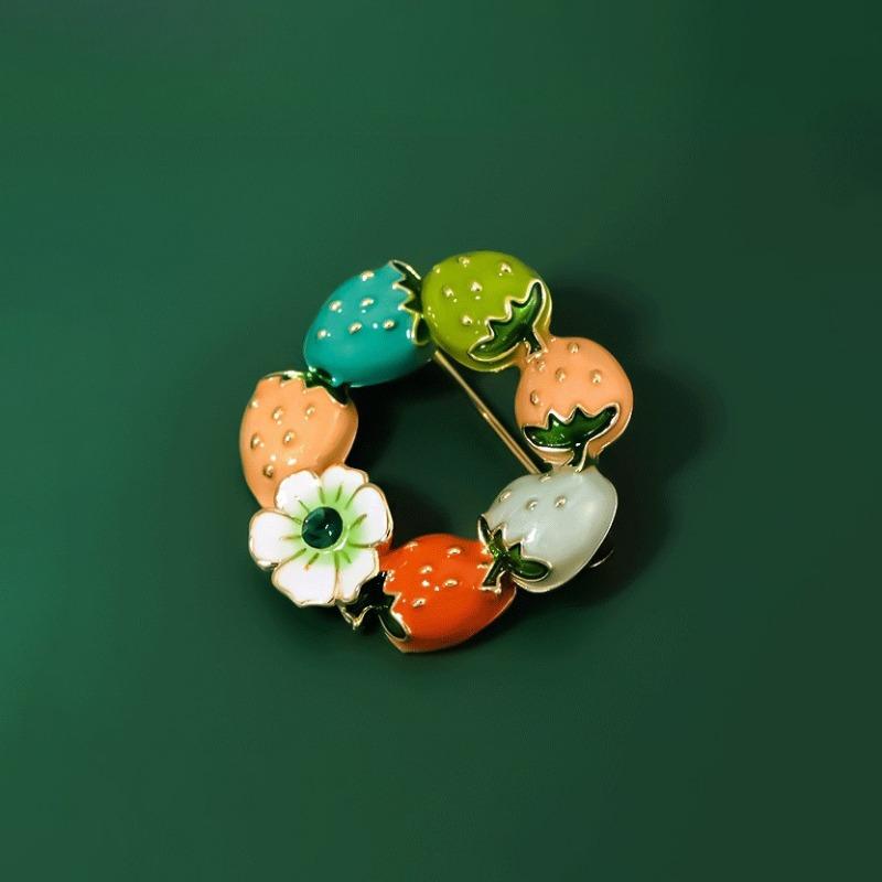 Strawberry Ring Brooch for Women, High-end and Exquisite, Anti-glare Brooch Design Sense